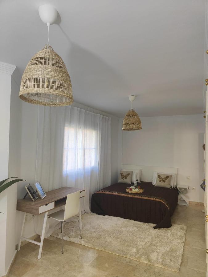 Center Beach 2 Beds Appartement Elviria Marbella Eksteriør billede